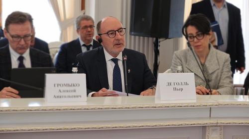 Внук де Голля приехал в Крым и рассказал об изнанке Франции