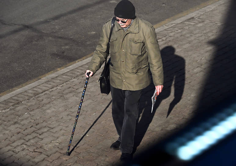 Пожилым измерили счастье-0