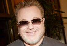 Пуританское общество и смелый наряд звезды на световой вечеринке puritanskoe obshhestvo i smelyj naryad zvezdy na svetovoj vecherinke-todey-ru-174182502100-0