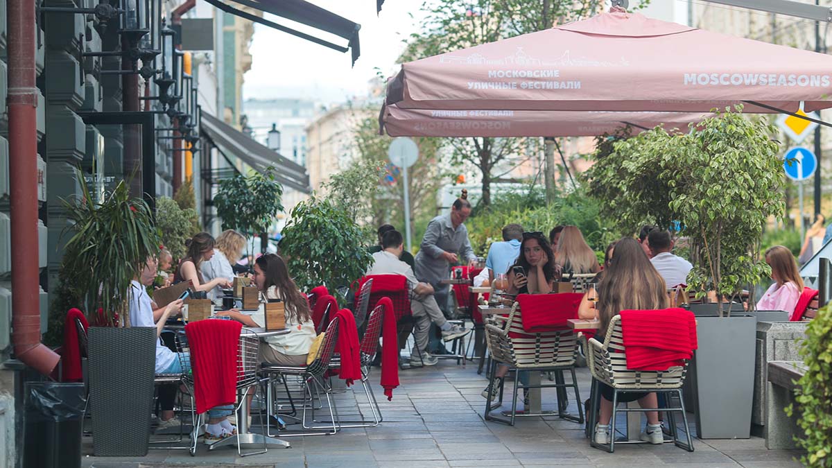 Сергей Собянин упростил порядок размещения летних веранд кафе и ресторанов