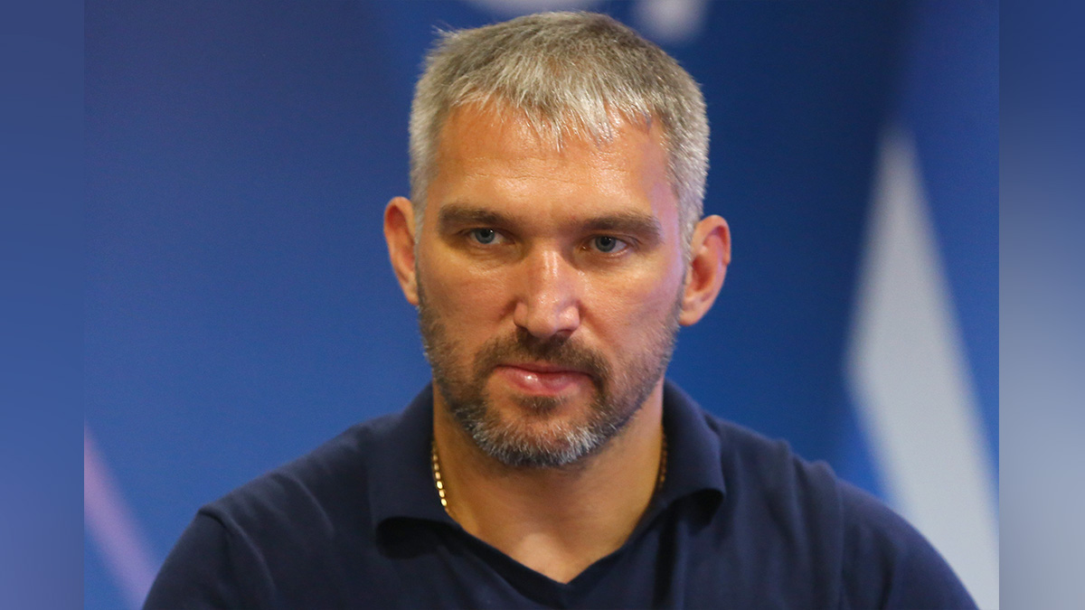 Козленок и золотая клюшка: самые креативные подарки поклонников Овечкину