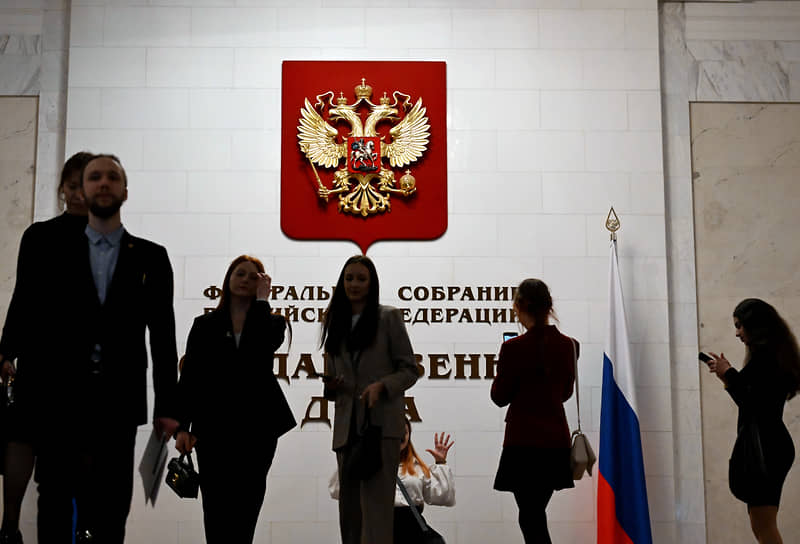 Госдума рассматривает гуманитарные инициативы КПРФ и ЕР к 80-летию Победы-0