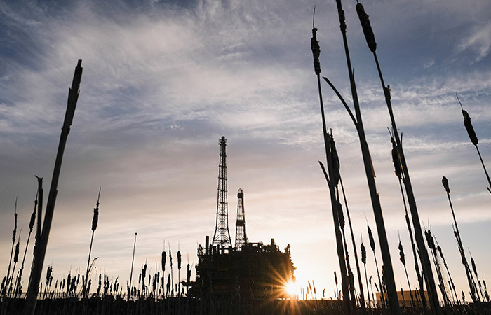 Нефть усилила падение, Brent теряет 5,6% и торгуется у $70,8 за баррель