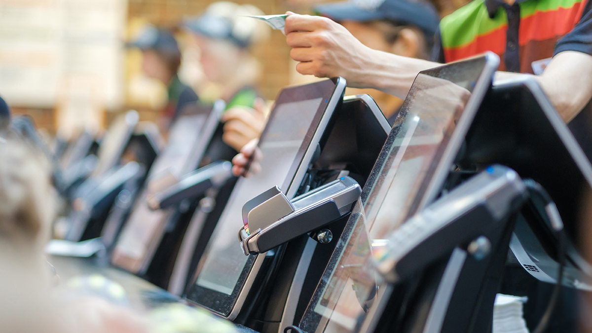 Кассы самообслуживания с биометрией появятся в российских алкомаркетах