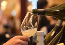 Как избежать опасности суррогатного алкоголя: советы эксперта Андрея Аленичева kak izbezhat opasnosti surrogatnogo alkogolya sovety eksperta andreya alenicheva-todey-ru-174372723500-0