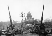 leningrad i stalingrad v nebe pulkovo i gumrak otmechayut yubilej pobedy-todey-ru-174490092200-0