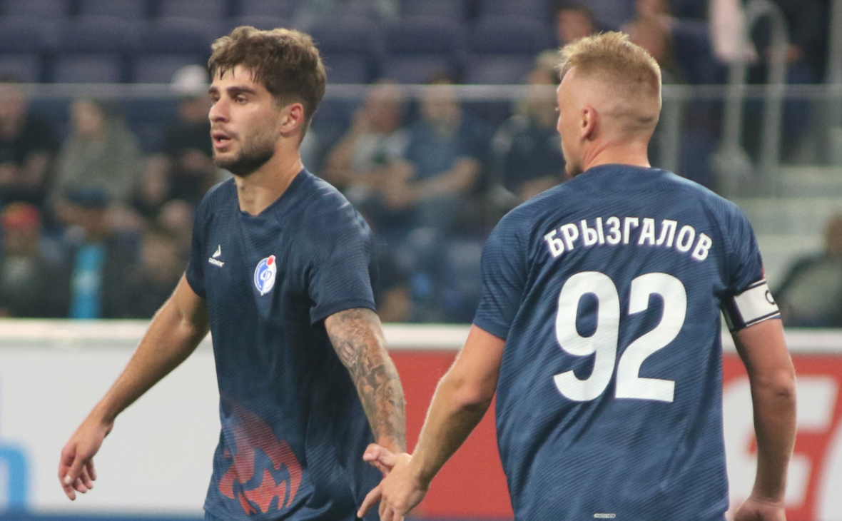 Макс Дзиов (слева) (Maksim Konstantinov / Global Look Press)