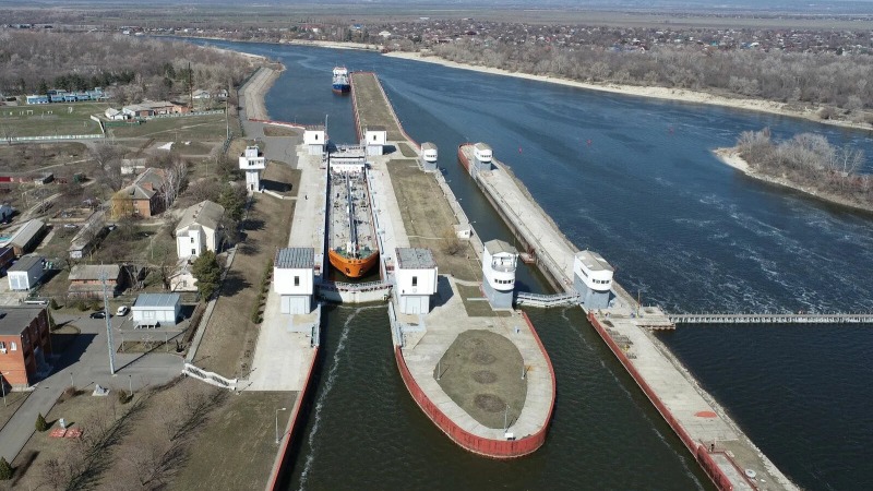 МЧС: Теплоход «Альфа» столкнулся с воротами на Кочетовском гидроузле на Дону