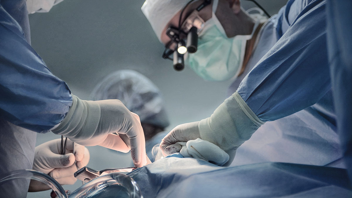 Россиянин выжил после 18 остановок сердца во время медицинских процедур