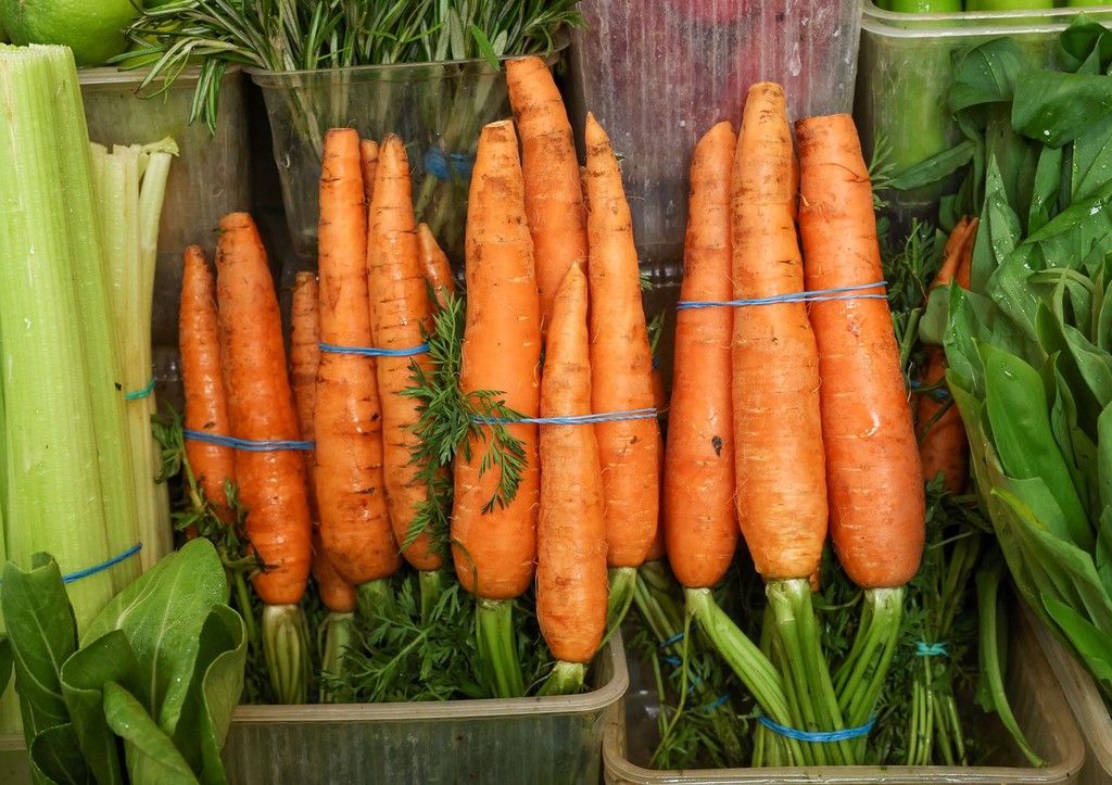 Морковные друзья и враги: с кем грядка на даче станет урожайной