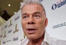 Олег Газманов и Александр Буйнов очаровали публику ярким выступлением в Кремле oleg gazmanov i aleksandr bujnov ocharovali publiku yarkim vystupleniem v kremle-todey-ru-174403378800-0