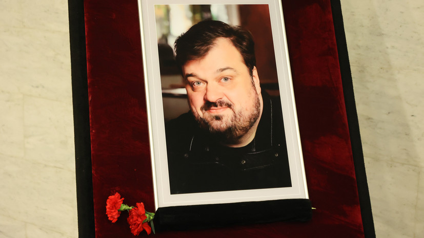 На конгрессе УЕФА почтили память Уткина и экс-футболиста сборной России Бугаева