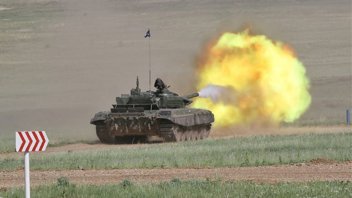 Новейшие российские летающие танки Ми-28НМ громят ВСУ ракетами Х-39