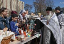 sergej senchukov feodorit delitsya radostyu sozdanie yarkoj pashalnoj trapezy-todey-ru-174469225300-0