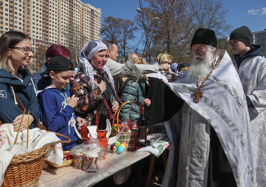 Освящение пасхальных куличей и яиц