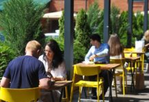 Сергей Собянин и московские рестораторы поддерживают запуск летних веранд через mos.ru sergej sobyanin i moskovskie restoratory podderzhivayut zapusk letnih verand cherez -todey-ru-174350962600-0