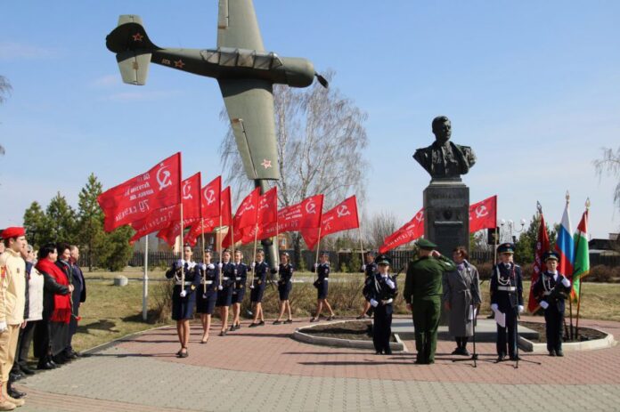 Свердловская область встречает юбилей, получив Знамя Победы от Григория Речкалова-0