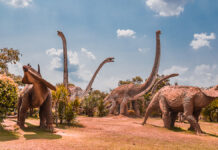 DinosaurStuccoAtPublicGardenInThailand