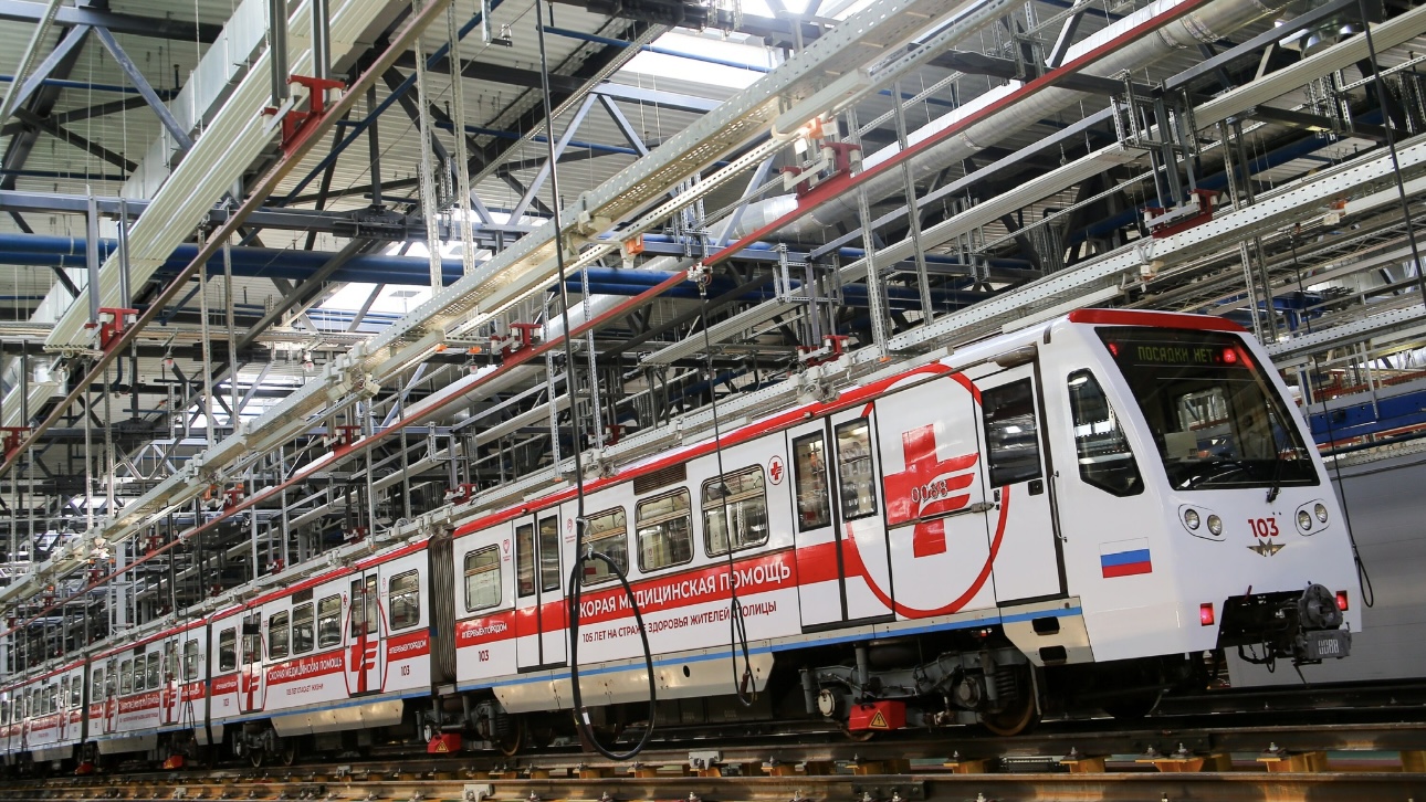 Тематический поезд ко Дню работника скорой помощи запустили в метро Москвы