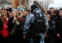 В Москве Евгению Истомину арестовали за конфликт с ОМОН на памяти Паши Техника v moskve evgeniyu istominu arestovali za konflikt s omon na pamyati pashi tehnika-todey-ru-174439030400-0