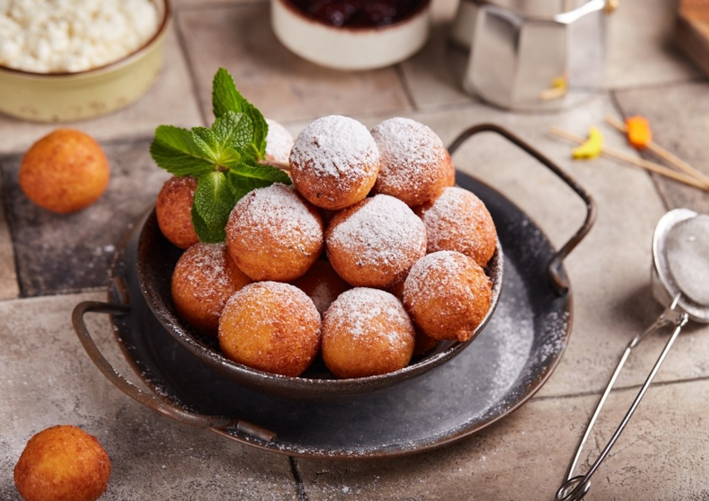 Банка сгущенки, мука, яйцо и гора пончиков готова! Лакомство без возни