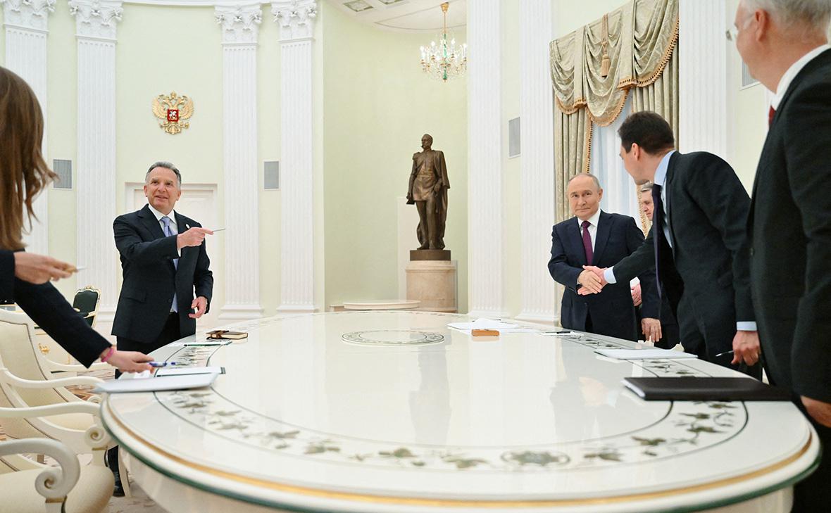 Стив Уиткофф и Владимир Путин (Кристина Кормилицына / Sputnik / Reuters)