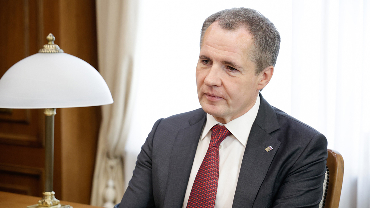 Гладков поздравил православных с Пасхой и заявил, что ждет прибытия Благодатного огня