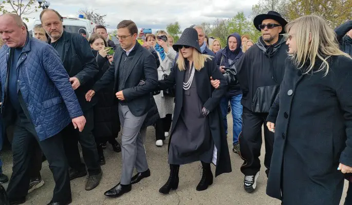 74-летняя жена иноагента Пугачева развлекается в Израиле под украинские песни