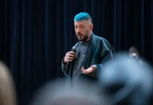 Артемий Лебедев отмечает уникальные возможности для молодых профессионалов в России artemij lebedev otmechaet unikalnye vozmozhnosti dlya molodyh professionalov v rossii-todey-ru-174859428200-0