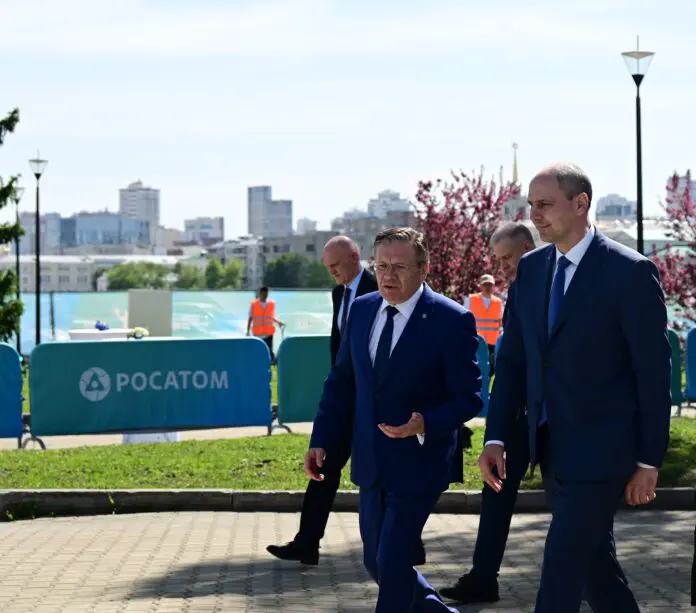 Денис Паслер и Алексей Лихачёв открыли премию Росатома в Свердловской области-0