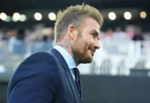 Дэвид Бекхэм вручил Александру Овечкину бутсы Adidas за рекорд НХЛ! devid bekhem vruchil aleksandru ovechkinu butsy za rekord nhl-todey-ru-174756606200-0