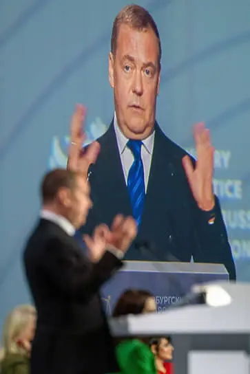 Дмитрий Медведев угрожает расширением буферной зоны России на запад Украины-0