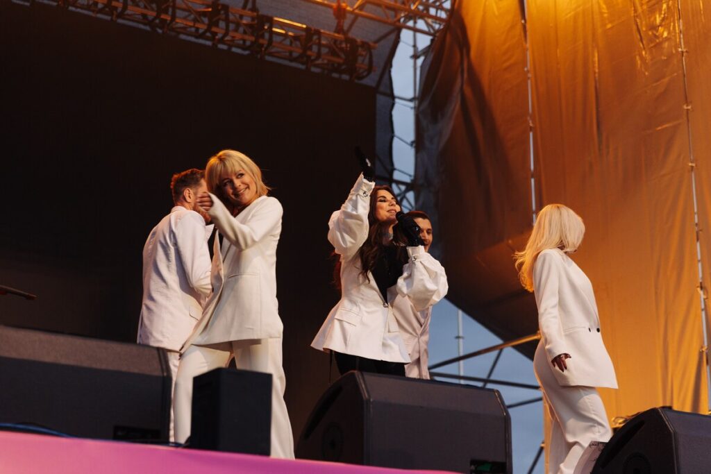 Алексей Вихарев с женой поддержали летний фестиваль в Екатеринбурге