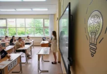 Минпросвещения и Сергей Кравцов озвучили итоги успешного ЕГЭ по русскому языку minprosveshheniya i sergej kravczov ozvuchili itogi uspeshnogo ege po russkomu yazyku-todey-ru-174861423400-0