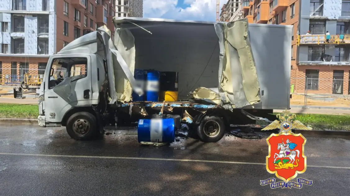 Водитель автобуса выехал на встречку и протаранил грузовик в Балашихе