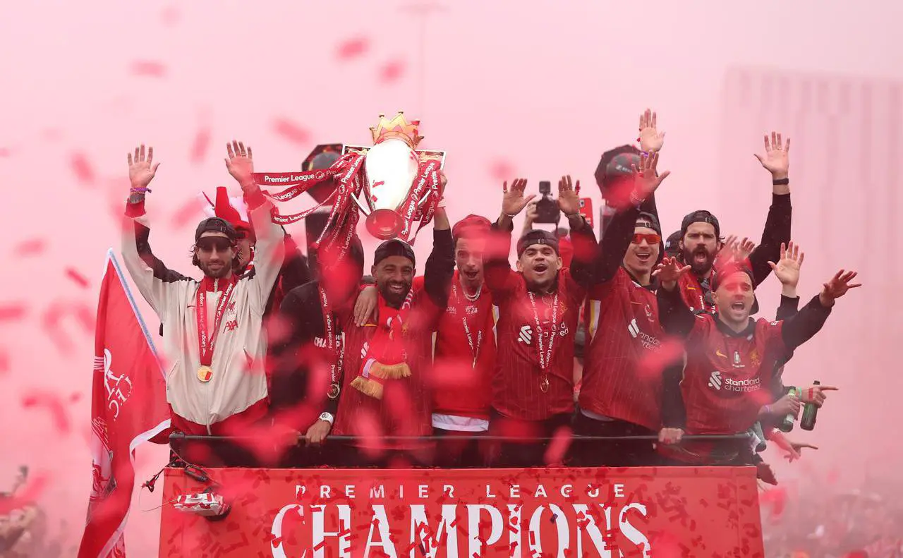 Чемпионский парад в Ливерпуле ( Jess Hornby / Getty Images)