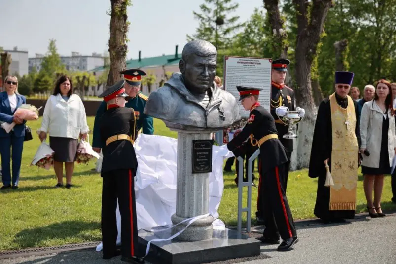 В Уссурийском Суворовском училище открыли бюст Сергею Ефремову Игорь Новиков, правительство Приморского края