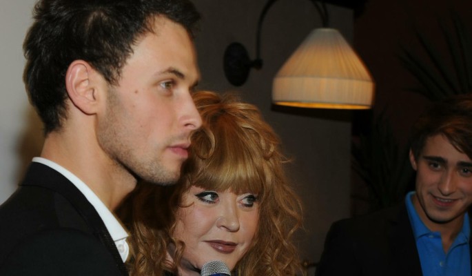 "Ущербно и одиноко": Фаворит жены иноагента Пугачевой высказался о бегстве за границу