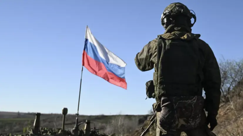 Минобороны: штурмовики «Юга» водрузили российский флаг в Гнатовке в ДНР