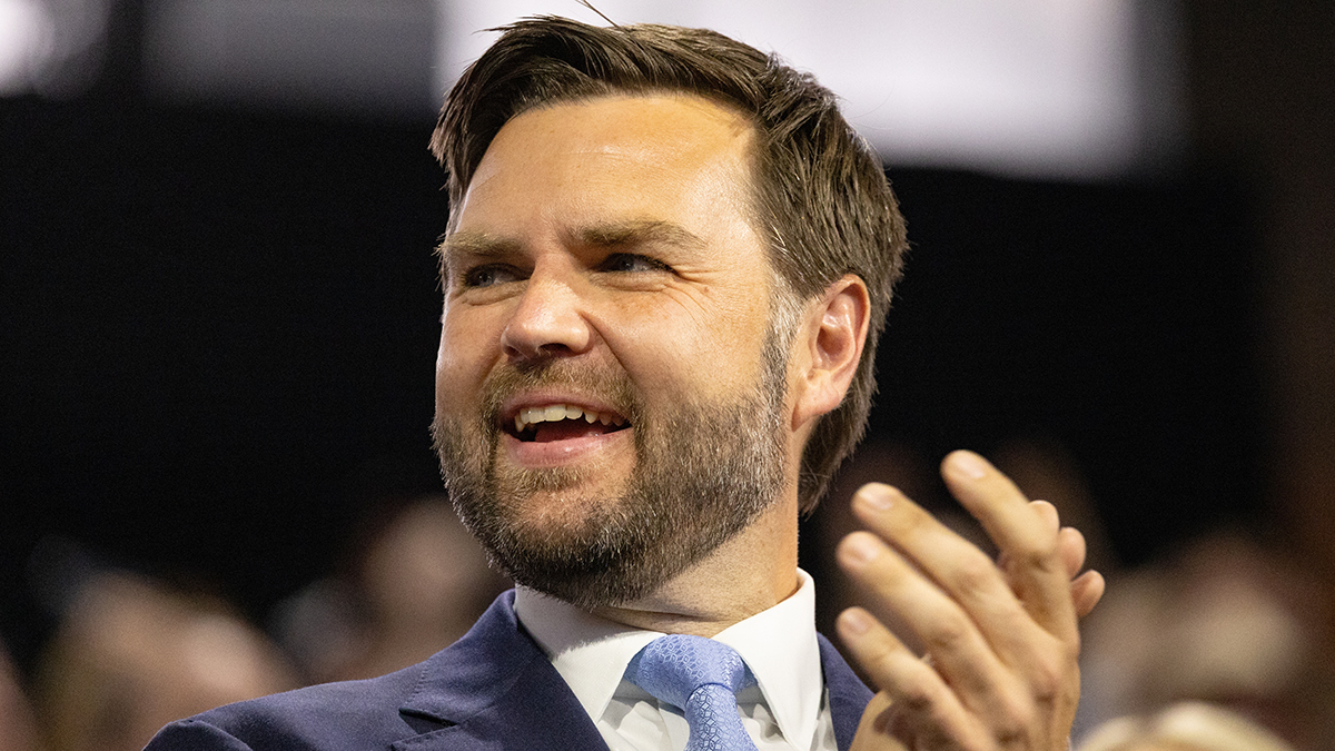 Вэнс: Трамп по-прежнему доверяет Уолтцу, несмотря на смену должности