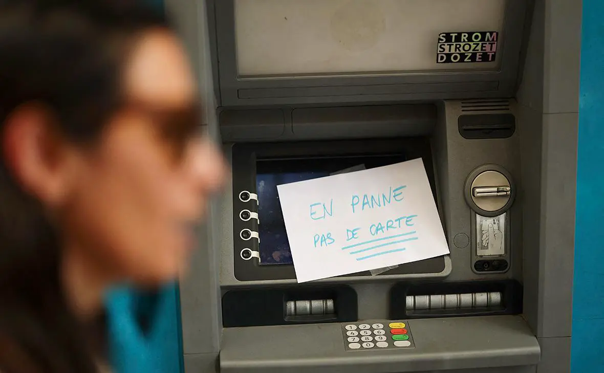 Банкомат, который больше не работает после серьёзного отключения электроэнергии в Каннах, Франция (Stephane Mahe / Reuters)