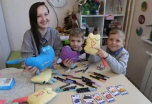 Волонтеры проекта #КотЖизни из Зеленограда шьют игрушечных котов с детьми volontery proekta kotzhizni iz zelenograda shyut igrushechnyh kotov s detmi-todey-ru-174776275600-0