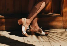 aleksandr arzhakov iz sberzdorove rasskazal kak vybrat letnyuyu obuv dlya zdorovya-todey-ru-0