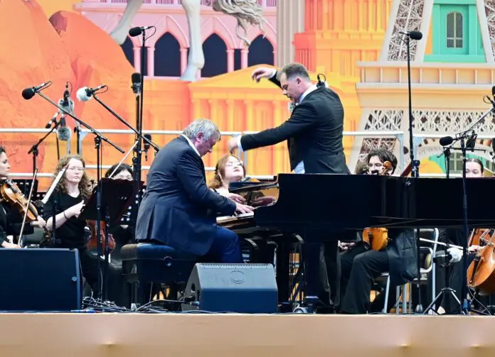 X «Безумные дни» Свердловской филармонии покорили Урал в Екатеринбурге-0