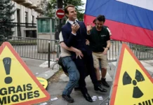 Эмманюэль Макрон, Greenpeace и громкое исчезновение у посольства России emmanyuel makron i gromkoe ischeznovenie u posolstva rossii-todey-ru-174887335500-0