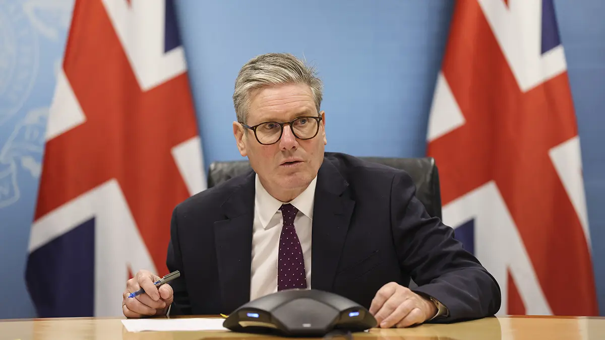 Стармер заявил, что Британия переходит в режим «готовности к войне»