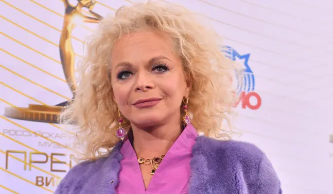 "Это вообще нормально?": Долина удивила снимком с молодым брюнетом