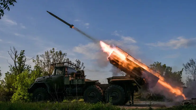 Ударными БПЛА, ракетными войсками и артиллерией: ВС РФ поразили нефтеналивной терминал ВМС на Украине