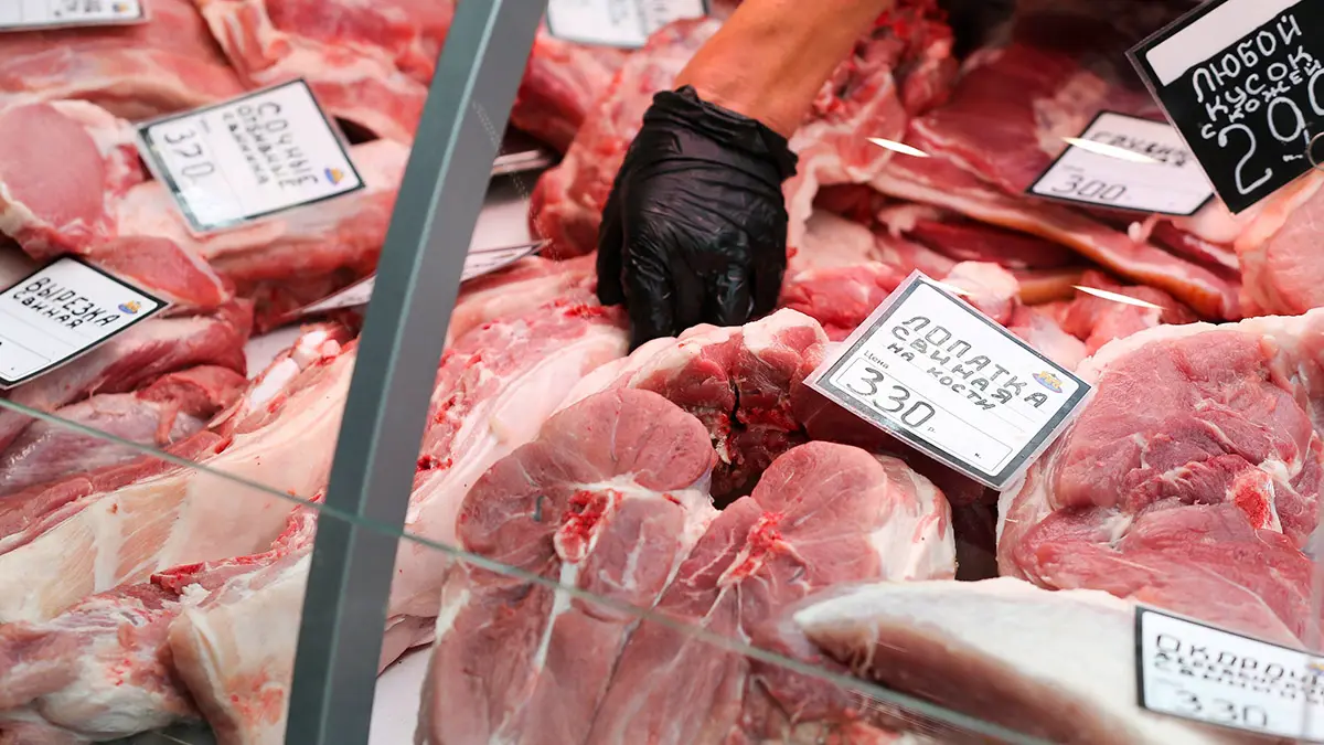 Shot: «Мясной клей» и сальмонеллу нашли в продукции российских производителей