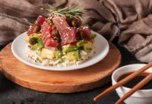 raduzhnyj poke s tunczom i marinovannym ogurczom dlya gurmanov i novichkov-todey-ru-0